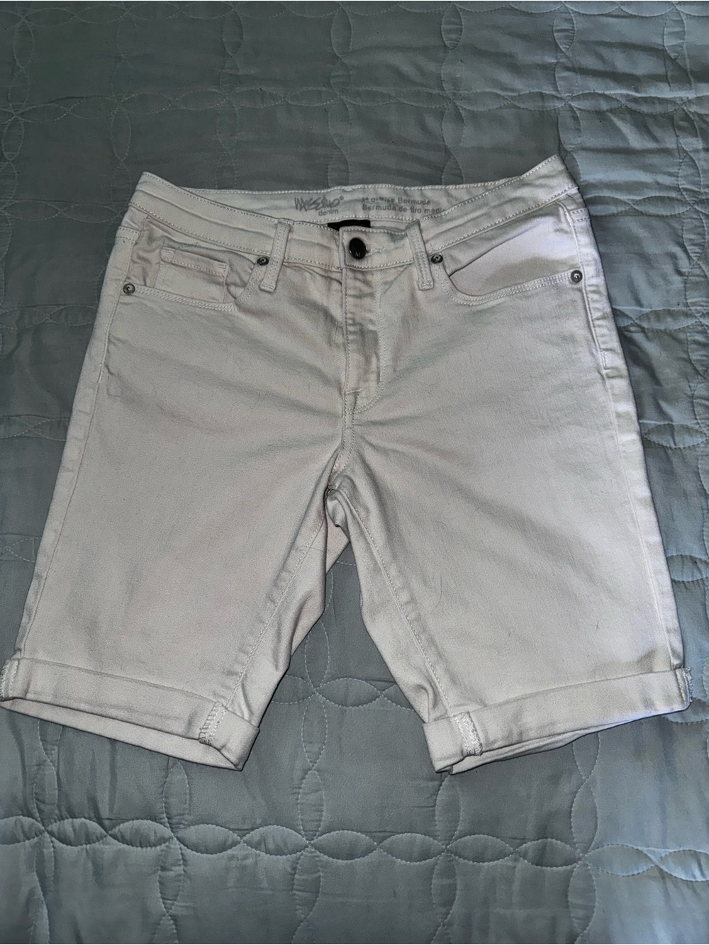 Mossimo White Denim Bermuda Shorts - Size 8/R (29) - Excellent Condition